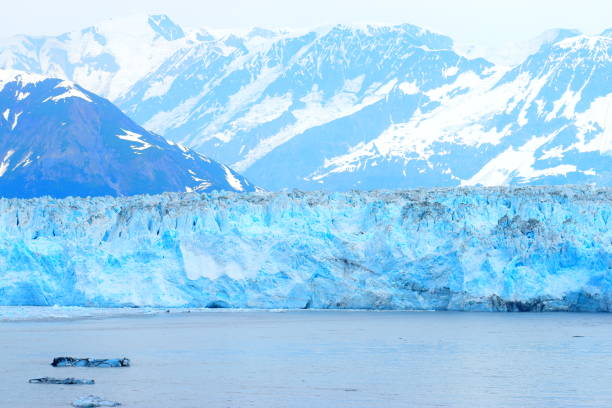 istock Small icebergs floating next to Hubbard Glacier 1508227104