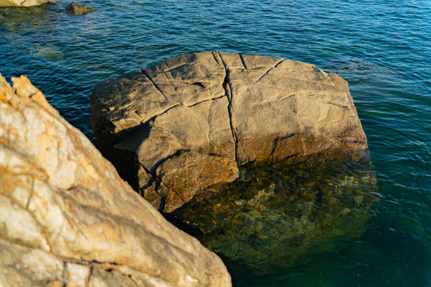 istock Rocks on the seashore at dawn. 1508472936