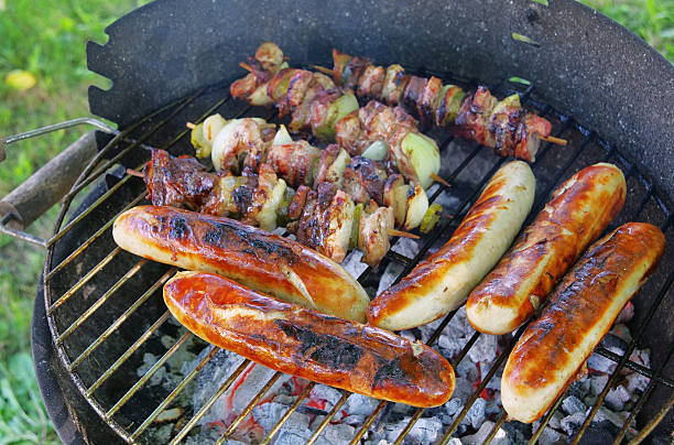 barbecue shashlik barbecue shashlik and bratwurst heiß essen stock pictures, royalty-free photos & images