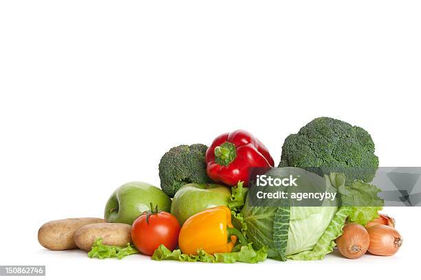 Casco Di Verdure Fresche - Fotografie stock e altre immagini di Broccolo - Broccolo, Peperone, Verdura - Cibo