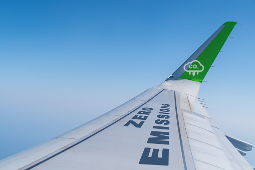 Commercial aircraft wing with zero emissions and CO2 Reduction Icon . Suitable for concepts as Zero emissions, SAF or Sustainable Aviation Fuel, Circular economy and netCO2 emissions.