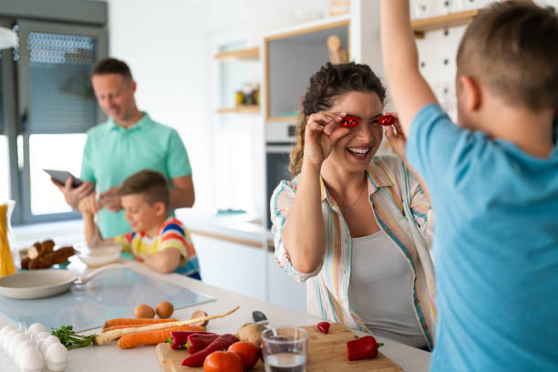 istock Playful family in the kitchen 1508776363