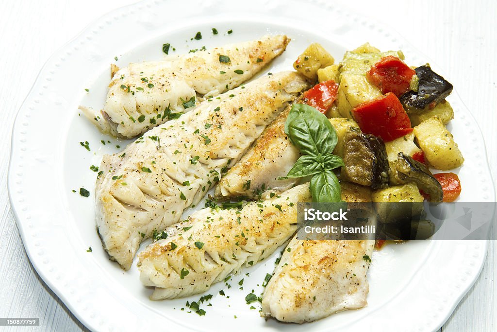 Filé de peixe com legumes - Foto de stock de Abobrinha royalty-free