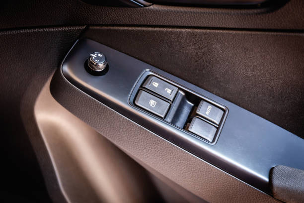 istock Closeup of Switch on-off the mirrors and adjust the modern side mirrors. 1508786265