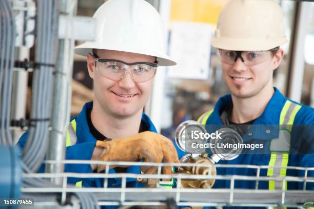 Industrie Arbeitnehmer Stockfoto und mehr Bilder von Aktivitäten und Sport - Aktivitäten und Sport, Arbeiten, Arbeiter