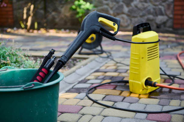 istock Water compressor for manual car washing under high pressure in the backyard 1508849314