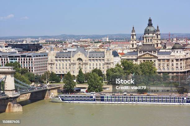 Vista De Una Cadena Puente Y Basílica De St Stephens Foto de stock y más banco de imágenes de Agua