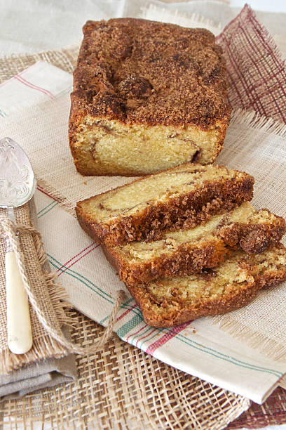 caffè e cannella torta - coffee cake foto e immagini stock