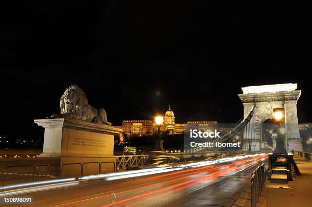 Ponte Das Correntes Budapeste - Fotografias de stock e mais imagens de Ao Ar Livre - Ao Ar Livre, Budapeste, Carro