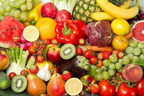 фрукты и овощи - strawberry tomato стоковые фото и изображения
