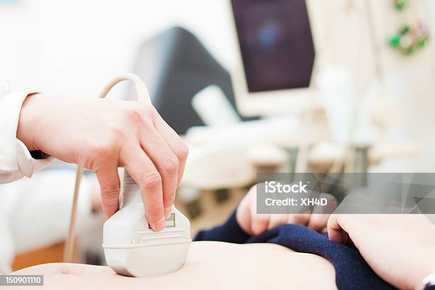 Exame Por Ecografia - Fotografias de stock e mais imagens de Ecografia - Ecografia, Abdómen, Homens