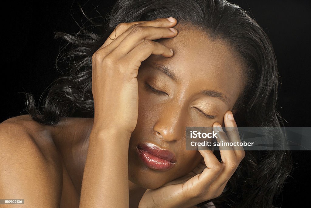 Hermosa mujer negra - Foto de stock de Mano humana libre de derechos