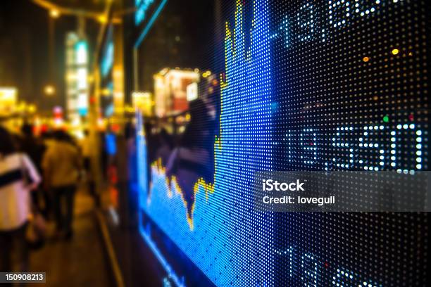Visualizar Stock Market Charts Foto de stock y más banco de imágenes de Luz LED - Luz LED, Pantalla de Comercio, Sin personas