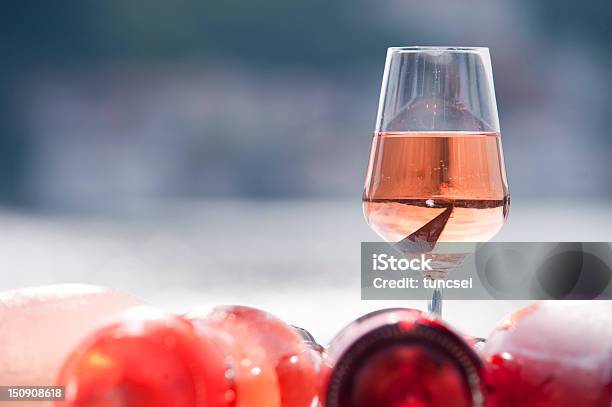 Rose - Fotografie stock e altre immagini di Vino rosato - Vino rosato, Vino, Rosa - Fiore