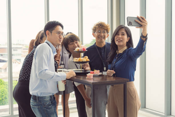 istock Business People Having a snack and dessert during the break 1509095766