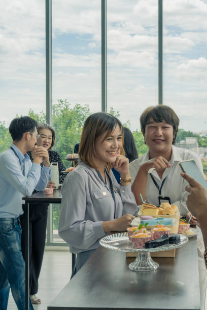 istock Business People Having a snack and dessert during the break 1509099606