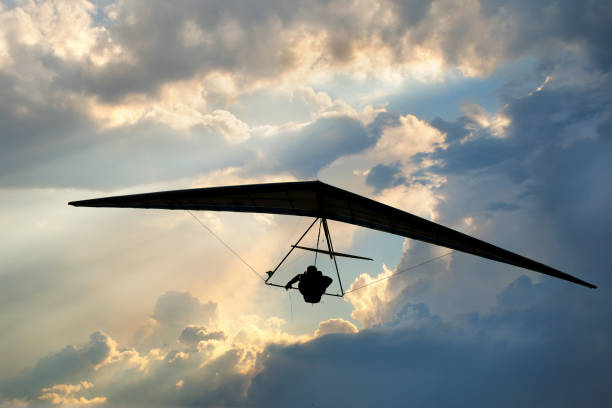 istock Real racing sport hang glider silhouette 1509164894