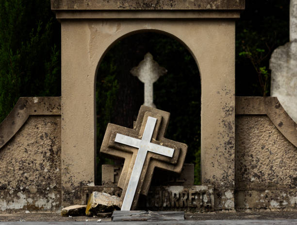 istock abandoned broken cross on the grave 1509185394
