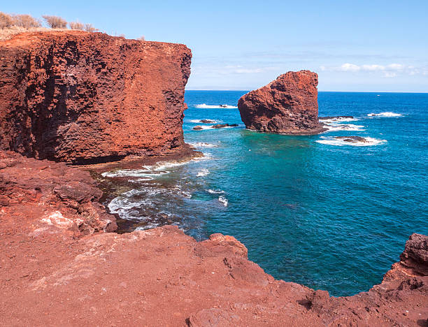 побережье рок скалы, вырезом сердечком, веранда, гавайи - lanai стоковые фото и изображения