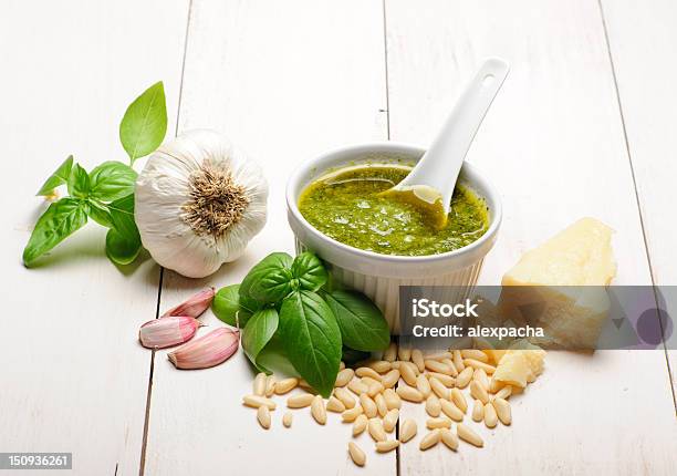 Pesto Foto de stock y más banco de imágenes de Aceite de oliva - Aceite de oliva, Aceite de oliva extra virgen, Ajo