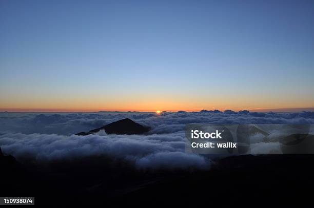 夜明けのあるハレアカラ火山ハワイ州マウイ島 - Horizonのストックフォトや画像を多数ご用意 - Horizon, アメリカ合衆国, オレンジ色