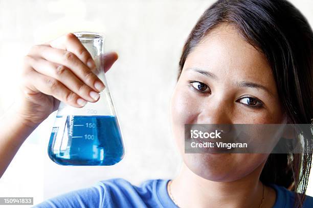 Investigador Foto de stock y más banco de imágenes de Azul - Azul, Ciencia y Tecnología, Color - Tipo de imagen