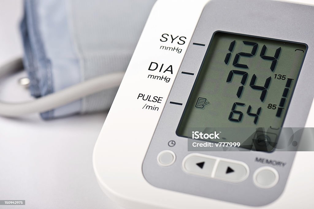 Digital Monitor della pressione sanguigna - Foto stock royalty-free di Misuratore di pressione sanguigna