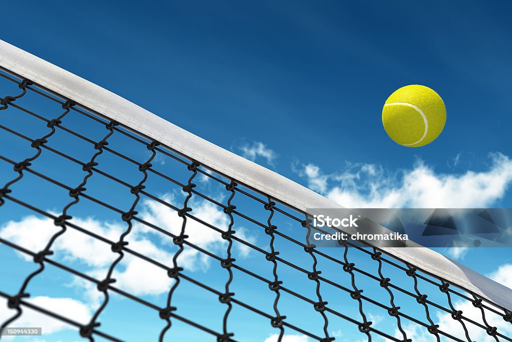 Balle de Tennis sur le Net - Photo de Balle de tennis libre de droits