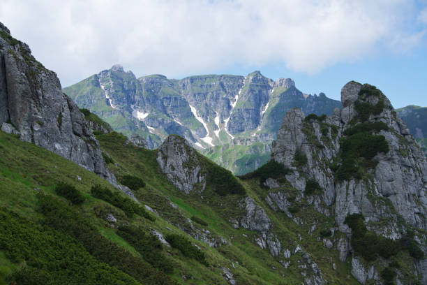 istock Viewpoint from Bucsoiu to Tiganesti Ridge, Bucegi Mountains, Romania 1509486626