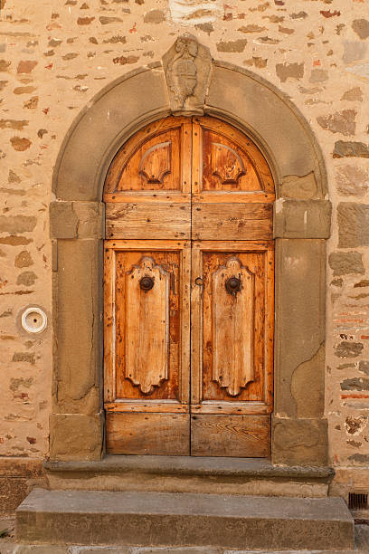 istock Wooden door 150949419