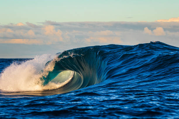 istock Bright blue abstract ocean wave breaking over shallow reef in golden morning light 1509518706