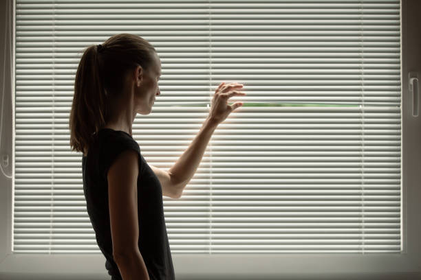 istock Woman looking through the blinds. 1509520945