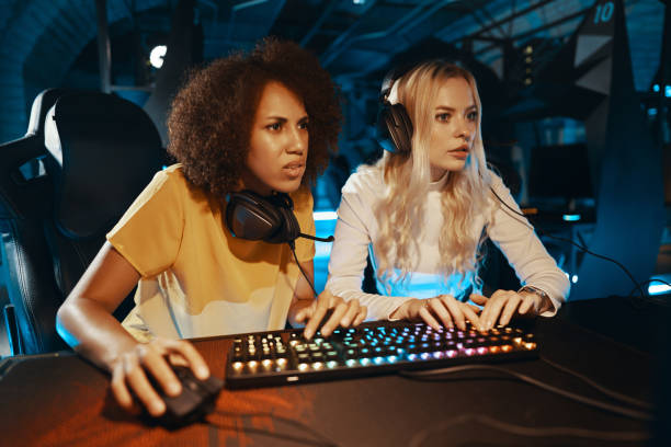 istock Young women play cyber games. 1509614007