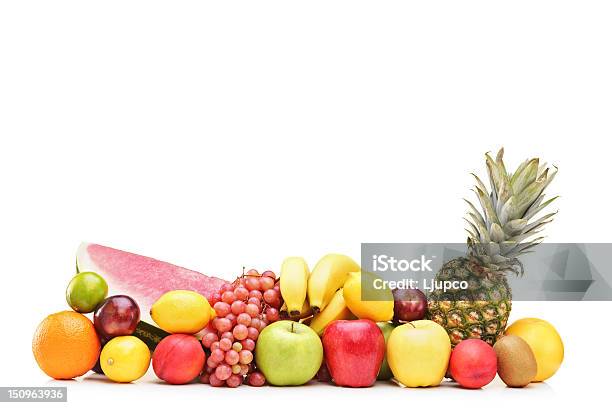 Foto de Pilha De Frutas Sobre Uma Mesa e mais fotos de stock de Abacaxi - Abacaxi, Abundância, Alimentação Saudável