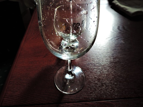 Illusion of wine glasses.