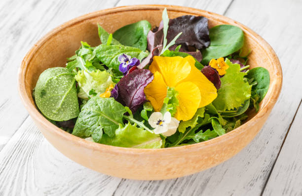 istock Bowl of salad 1509830747