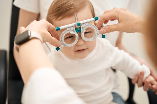 istock Pediatric eye doctor preparing child for visual acuity test 1509855264