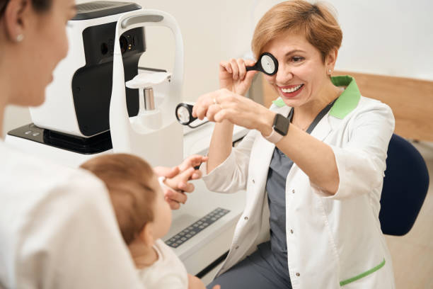 istock Ophthalmic professional entertaining little patient during primary consultation 1509855266