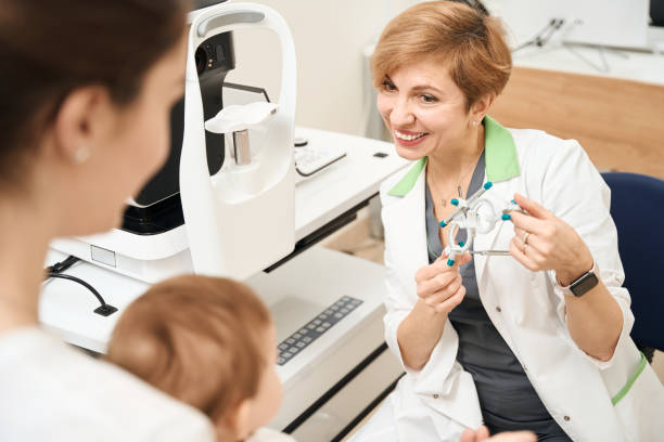 istock Oculist demonstrating ophthalmic device to baby before eyesight examination 1509855277