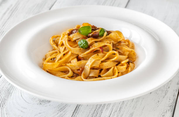 istock Portion of pasta puttanesca 1509871015