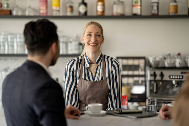 istock Communication between the bartender and the visitors of the cafe 1509988668