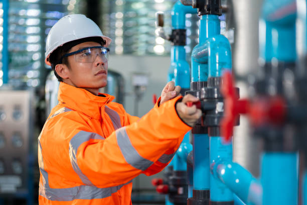 istock Asian technician engineer maintenance  Drinking water pipe and pressure tank . 1510212023