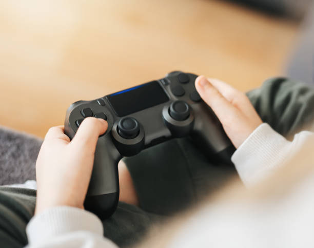 istock Girl playing on games console 1510619622