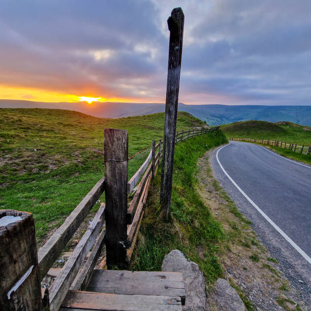 istock Captivating Mam Tor Sunset: A Breathtaking Evening View 1510636057