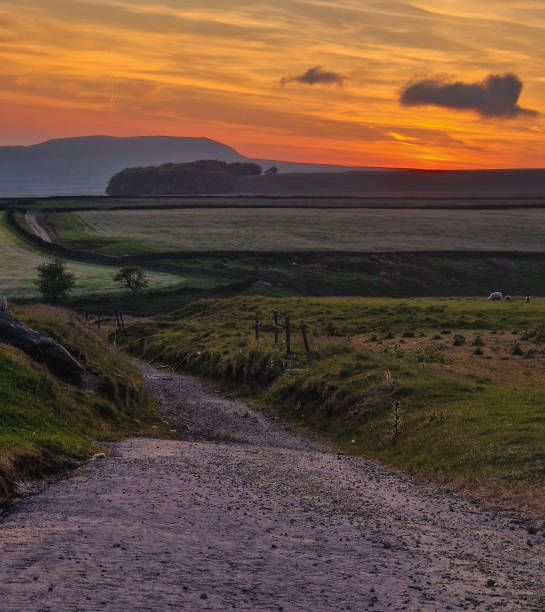 istock Captivating Mam Tor Sunset: A Breathtaking Evening View 1510636582