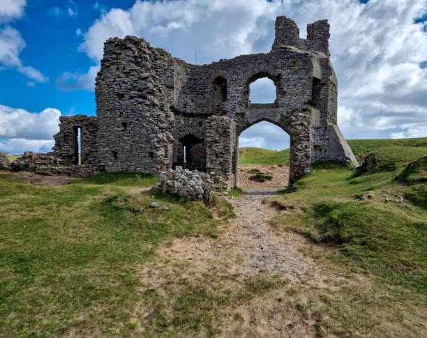 istock Pennard Castle: A Ruined Beauty on the Clifftops 1510735165
