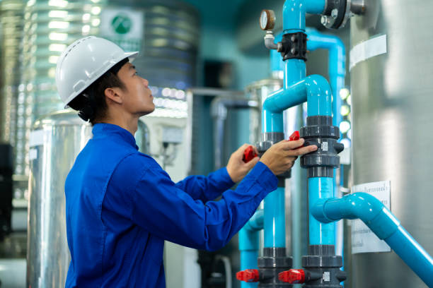 istock Asian technician engineer maintenance  Drinking water pipe and pressure tank . 1510742304