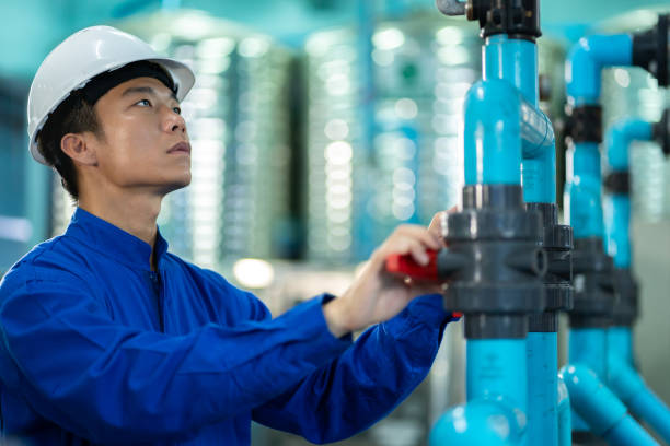 istock Asian technician engineer maintenance  Drinking water pipe and pressure tank . 1510744392