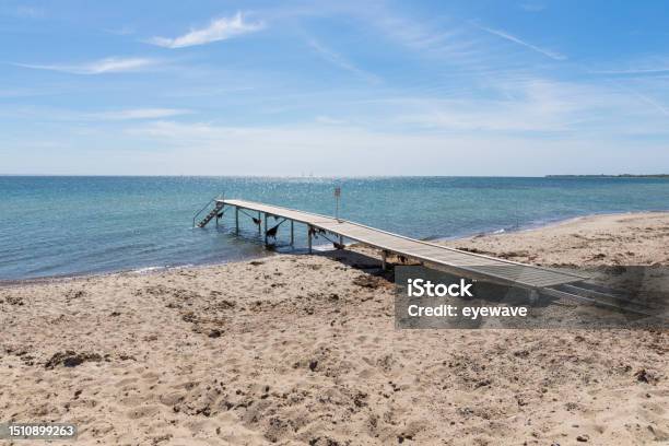 モンマルクのビーチでの入浴桟橋アルスデンマーク アルス島のストックフォトや画像を多数ご用意 アルス島, カラー画像, デンマーク