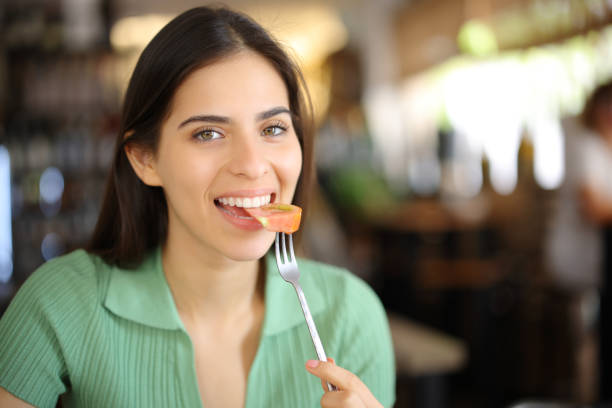 istock Happy restaurant customer eating tomato 1510957761